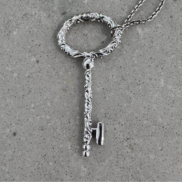 RARE•Pandora Sterling Silver Regal Key Pendant Necklace - Picture 8 of 11